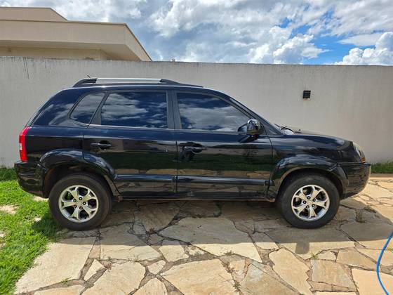 HYUNDAI TUCSON 2.0 MPFI GLS 16V 143CV 2WD GASOLINA 4P AUTOMÁTICO HYUNDAI TUCSON 2.0 MPFI GLS 16V 143CV 2WD GASOLINA 4P AUTOMÁTICO